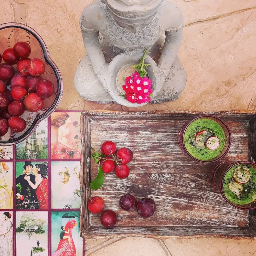 Mediterranes Stillleben mit Früchten im Studio